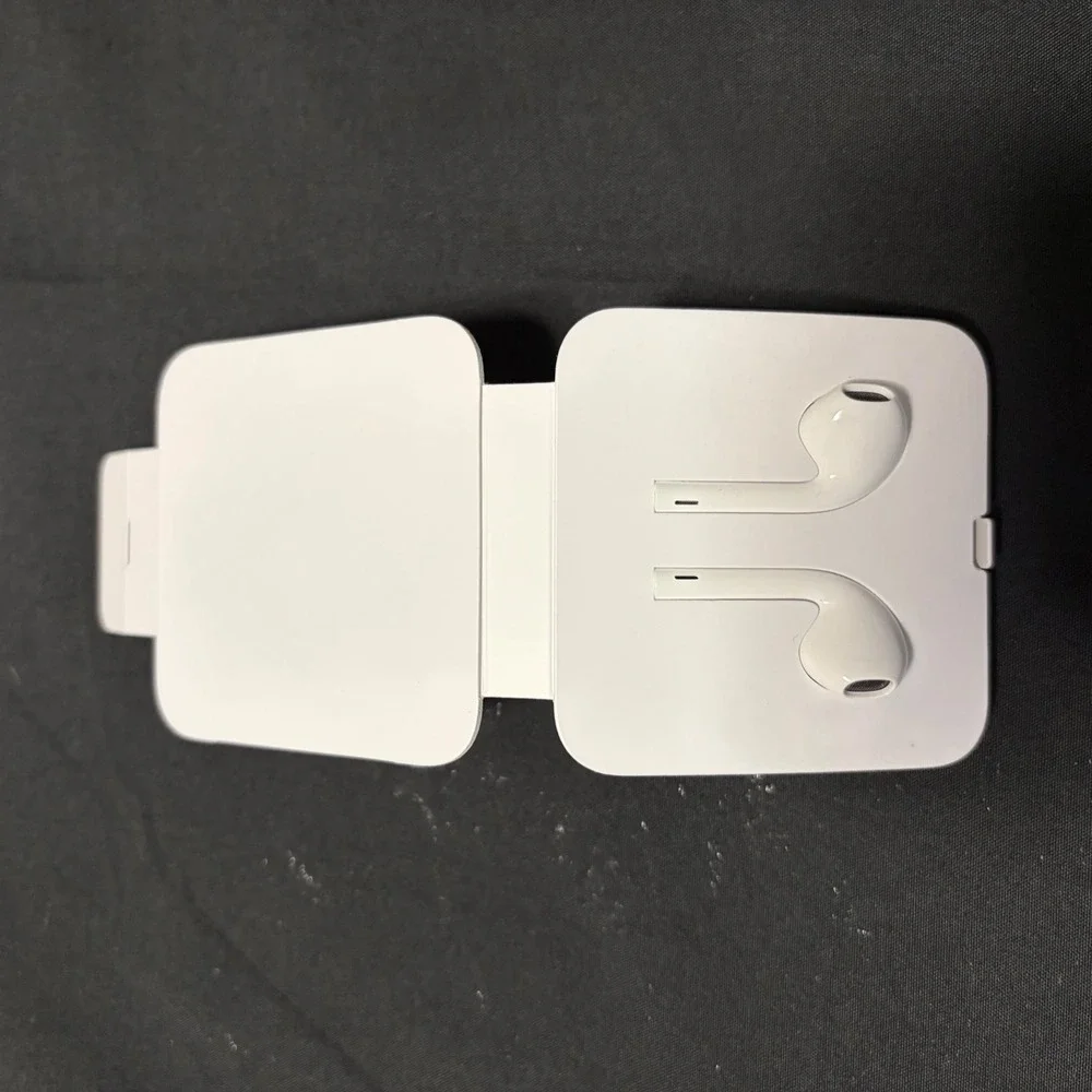 Apple EarPods Wired Lightning Earphones Headphones OEM White New Open Box